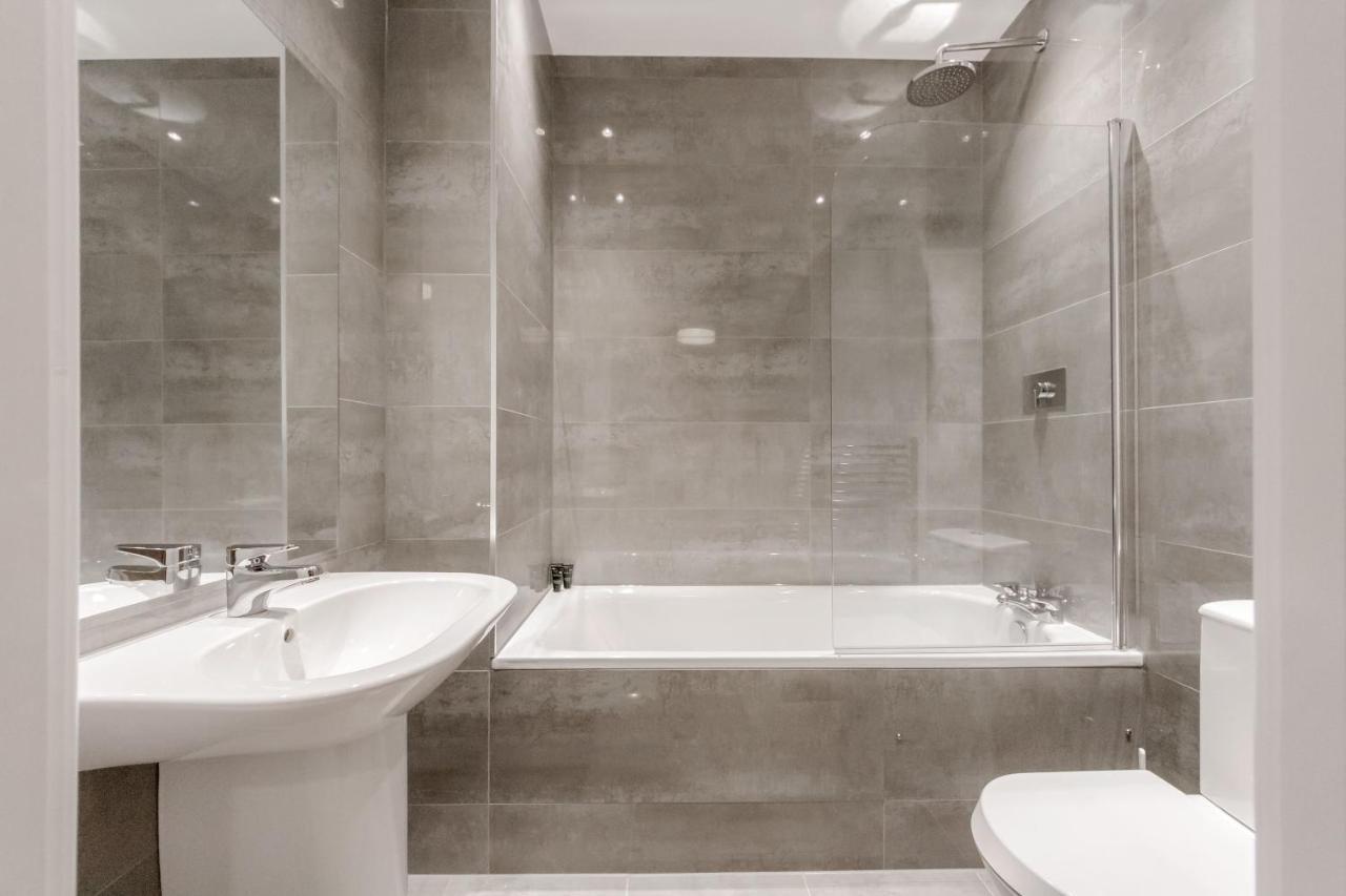 Roomspace Serviced Apartments - Nouvelle House Сътън Екстериор снимка