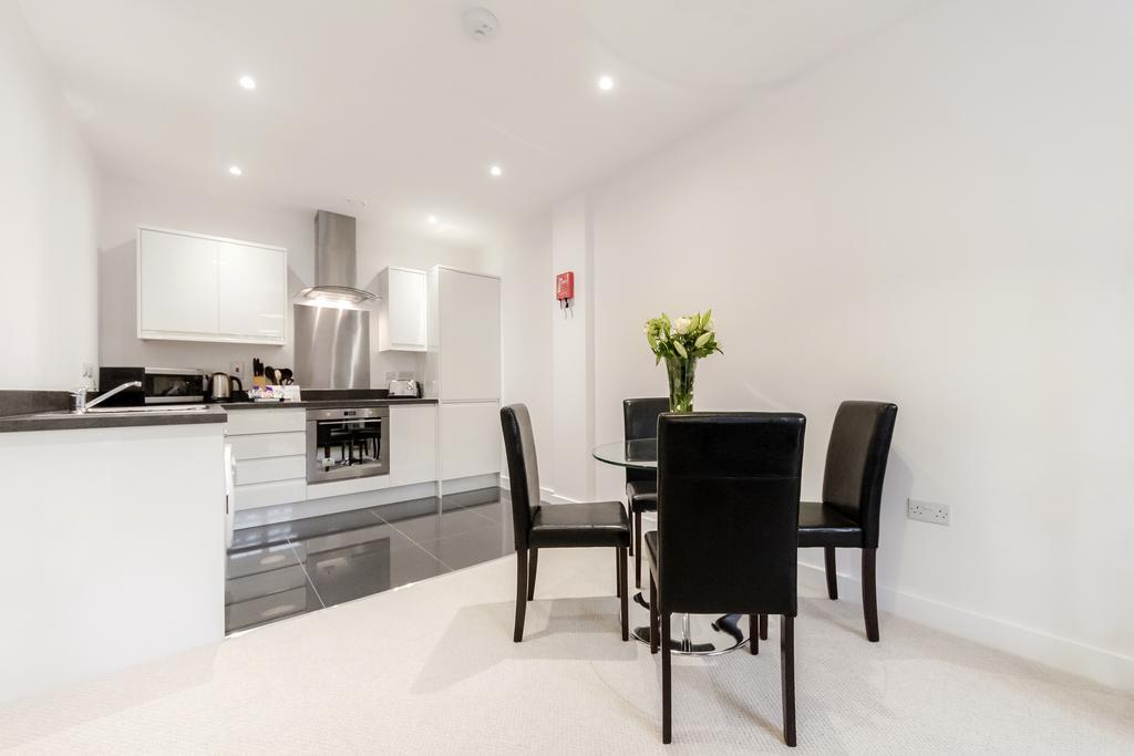 Roomspace Serviced Apartments - Nouvelle House Сътън Екстериор снимка