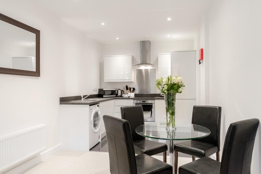 Roomspace Serviced Apartments - Nouvelle House Сътън Екстериор снимка