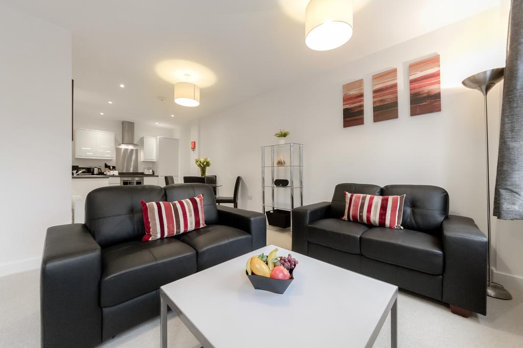 Roomspace Serviced Apartments - Nouvelle House Сътън Екстериор снимка